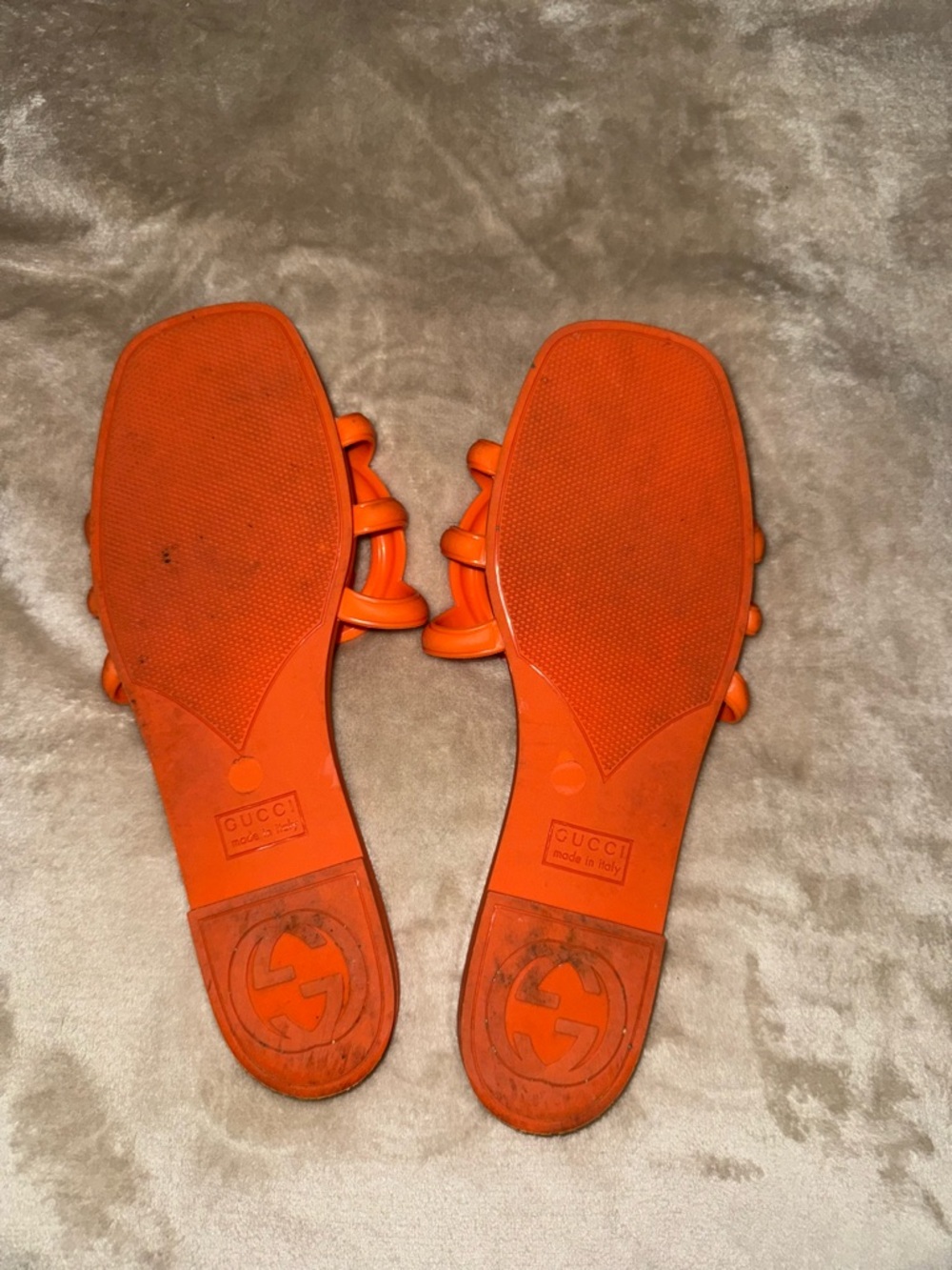 Gucci Orange Rubber GG Slide Sandals - Picture 3 of 3